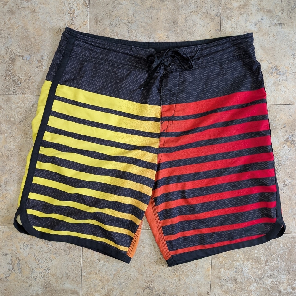 Y2K Oakley Mens Swim Board Shorts Trunks Striped Beach Vacation Surf Skate